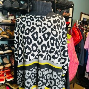 Joseph A. Oversized Black and Gray Leopard Print Turtleneck Sweater Size Small